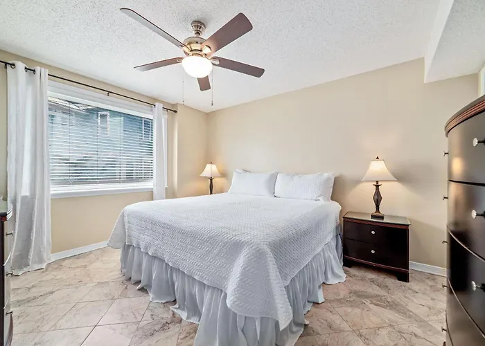 Royal Palms 208 *